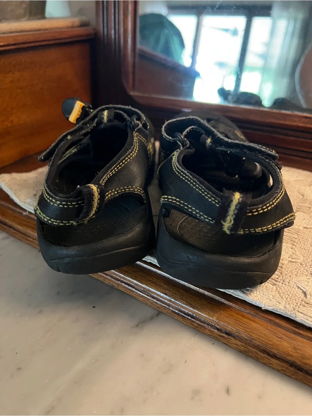 KEEN Classic Newport H2 Outdoor Water Summer Hiking Sandals Black Yellow Kids 1